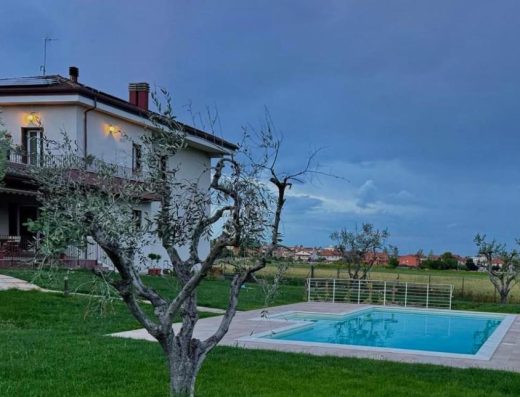 LA CASA DELLE FRAGOLE