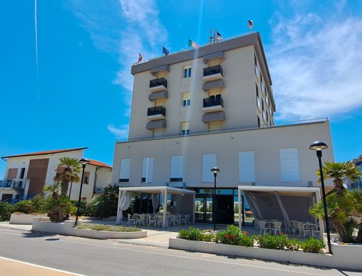 ART HOTEL CARAVEL